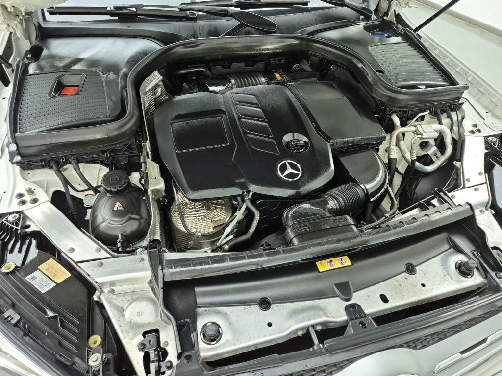 Mercedes Benz GLC Class - Vista 6