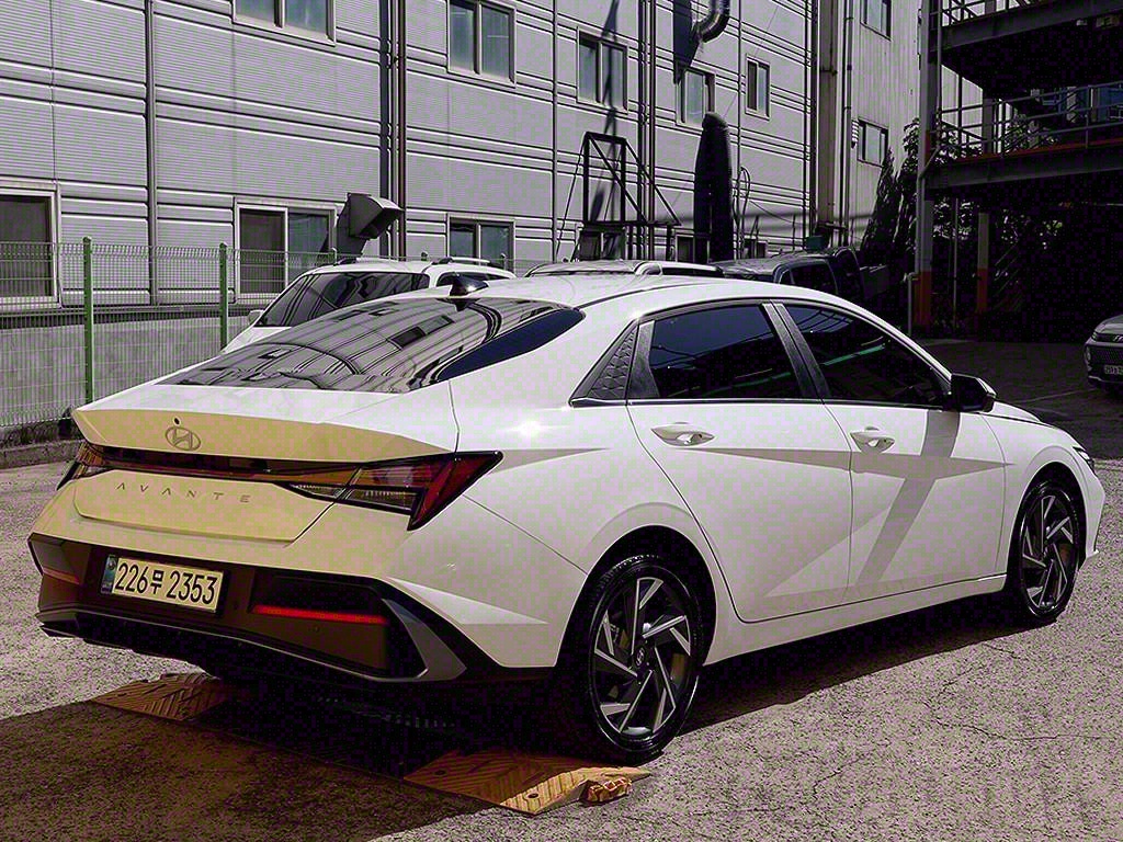 HYUNDAI Avante - Vista 7