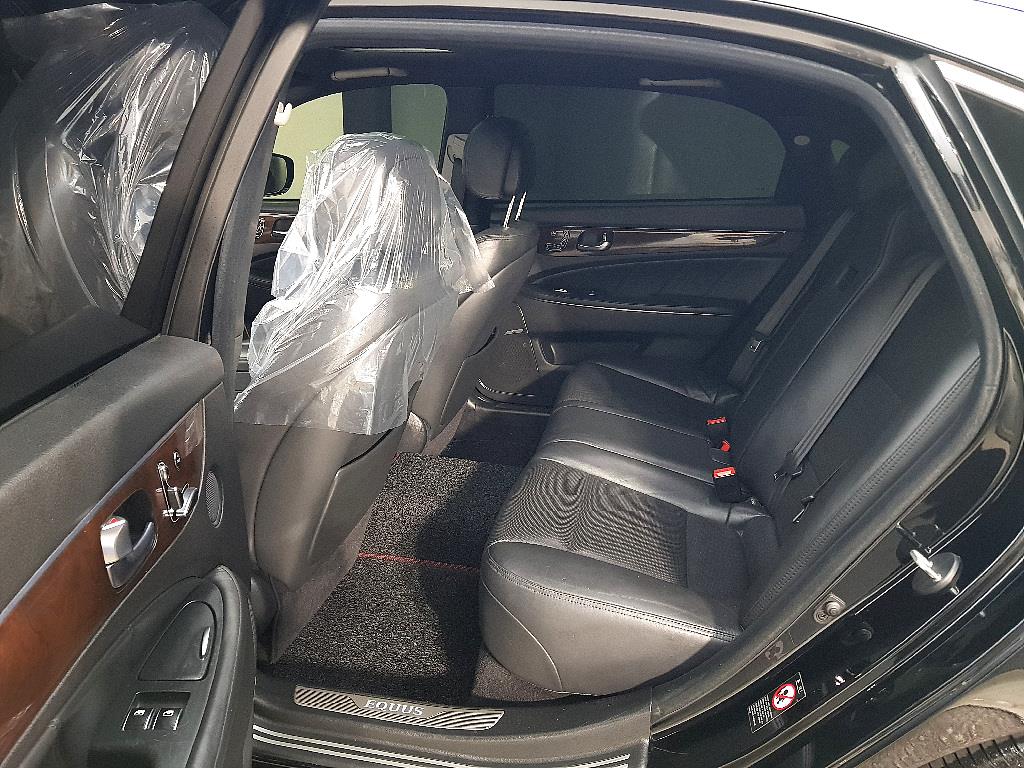 HYUNDAI Equus - Vista 9