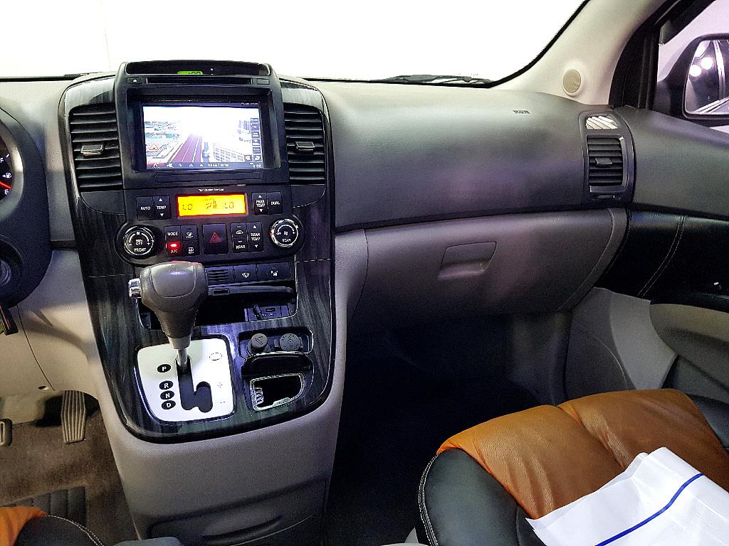 KIA Carnival - Vista 10