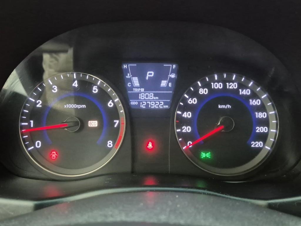 HYUNDAI Accent - Vista 7