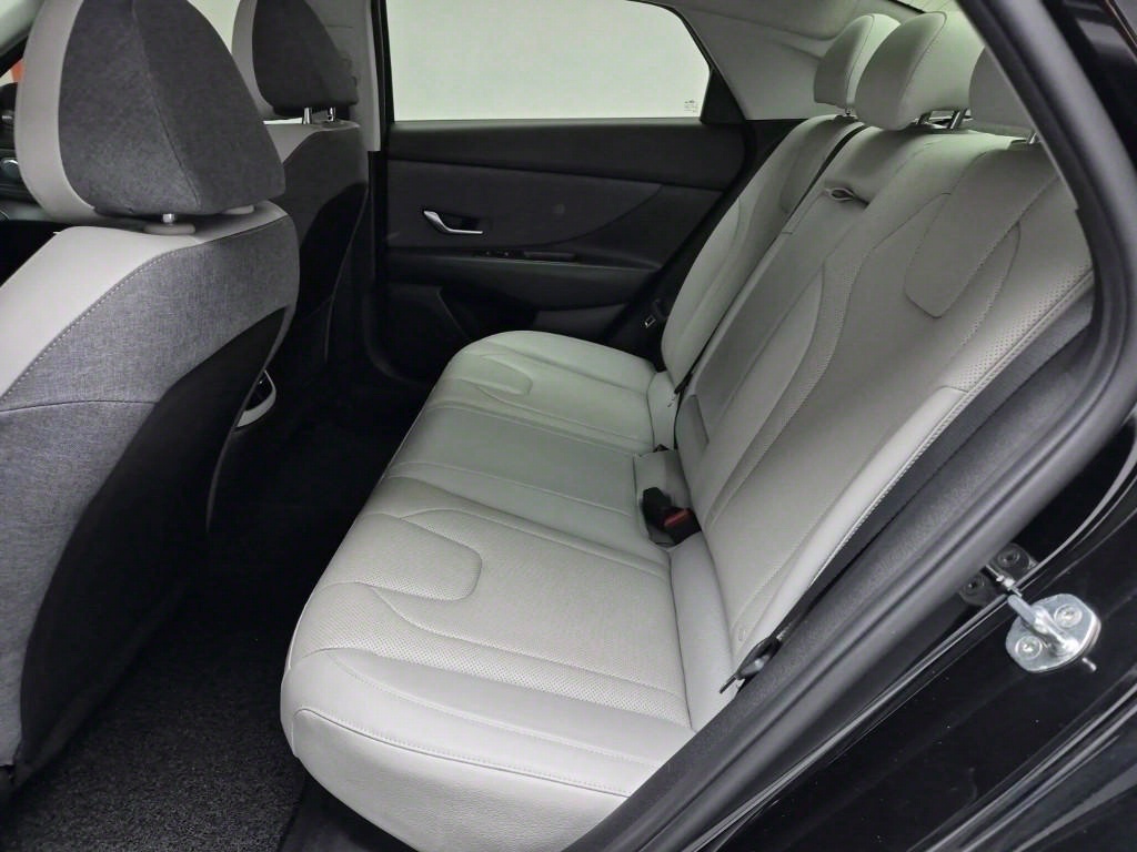 HYUNDAI Avante - Vista 8