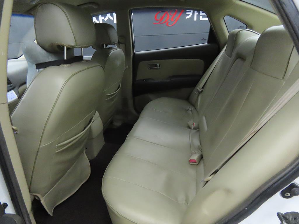 HYUNDAI Avante - Vista 7