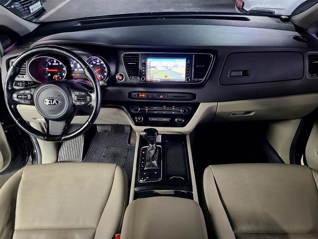 KIA Carnival - Vista 11