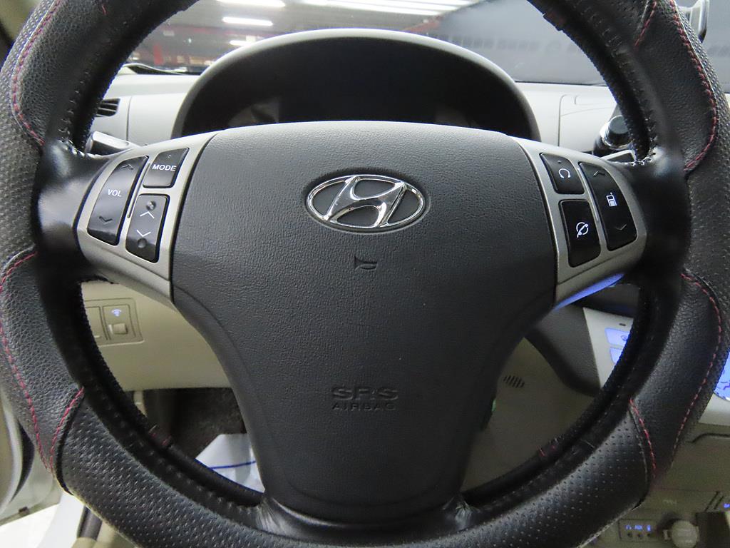 HYUNDAI Avante - Vista 9