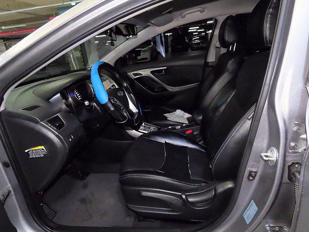 HYUNDAI Avante - Vista 6