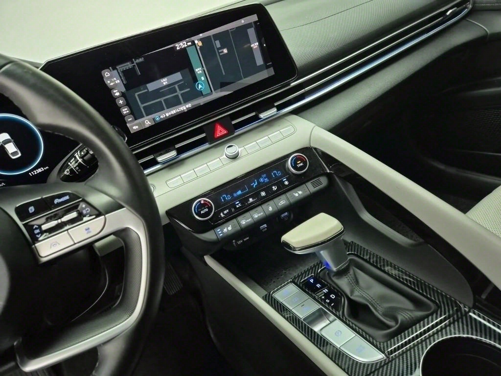 HYUNDAI Avante - Vista 10