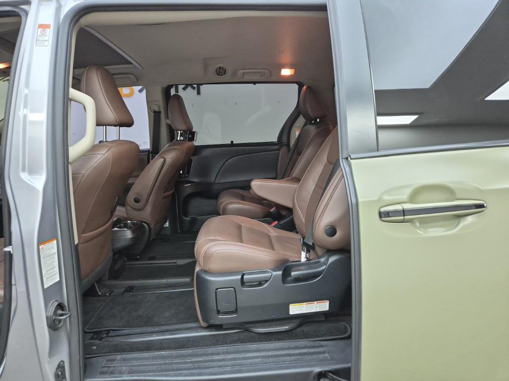 Toyota Siena - Vista 12