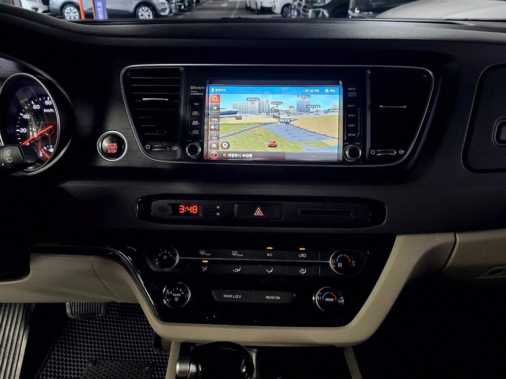 KIA Carnival - Vista 12