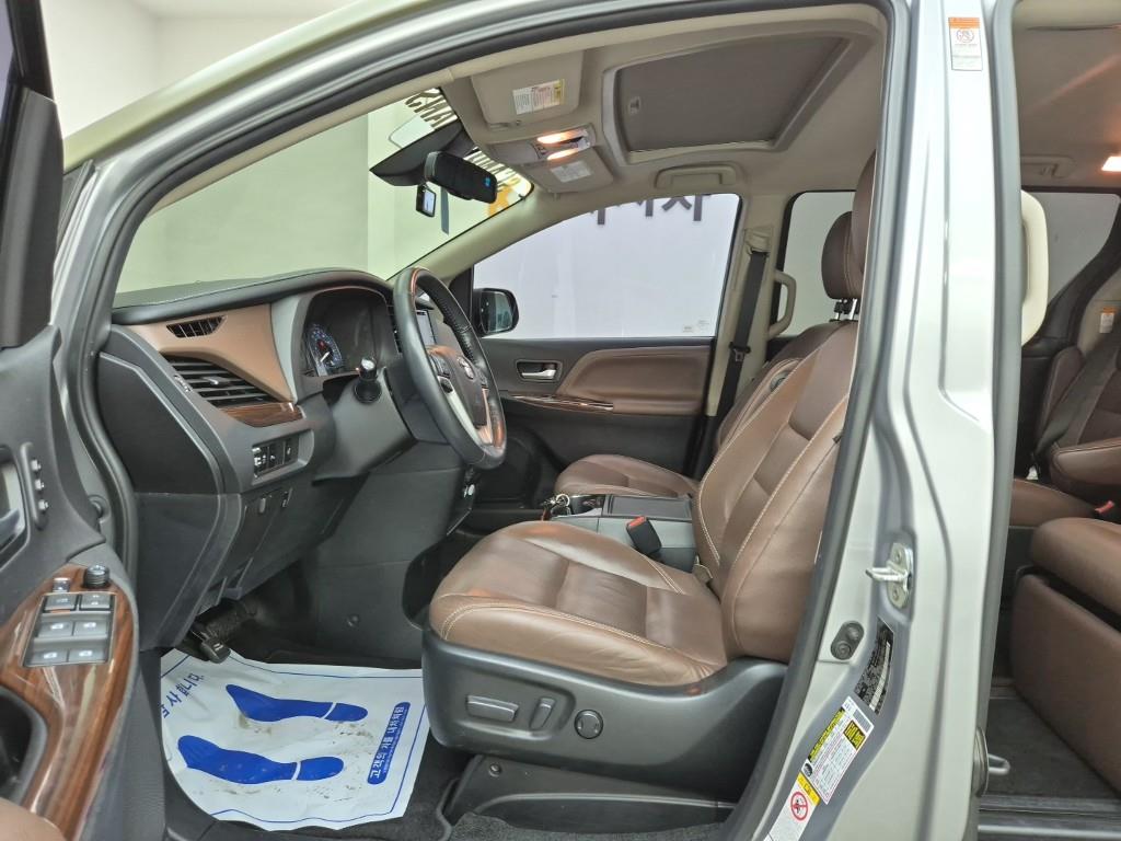 Toyota Siena - Vista 11