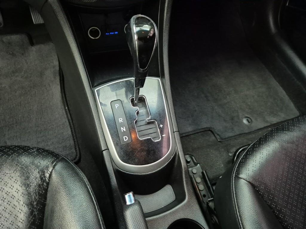 HYUNDAI Accent - Vista 8