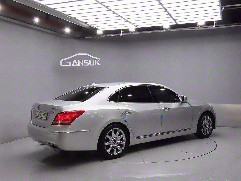 HYUNDAI Equus - Vista 7