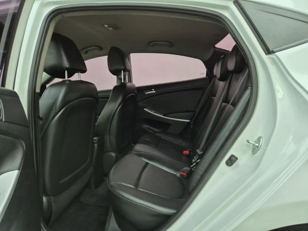 HYUNDAI Accent - Vista 12