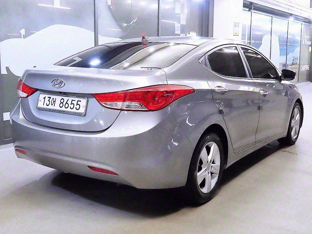 HYUNDAI Avante - Vista 4