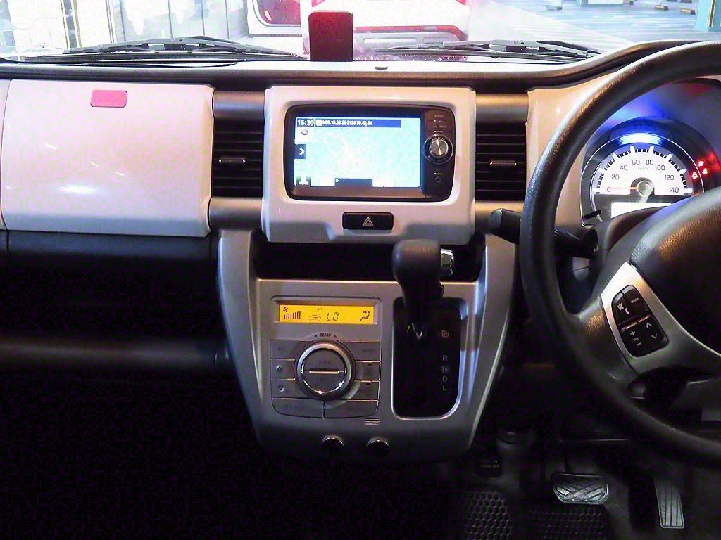 Suzuki Hustler - Vista 11