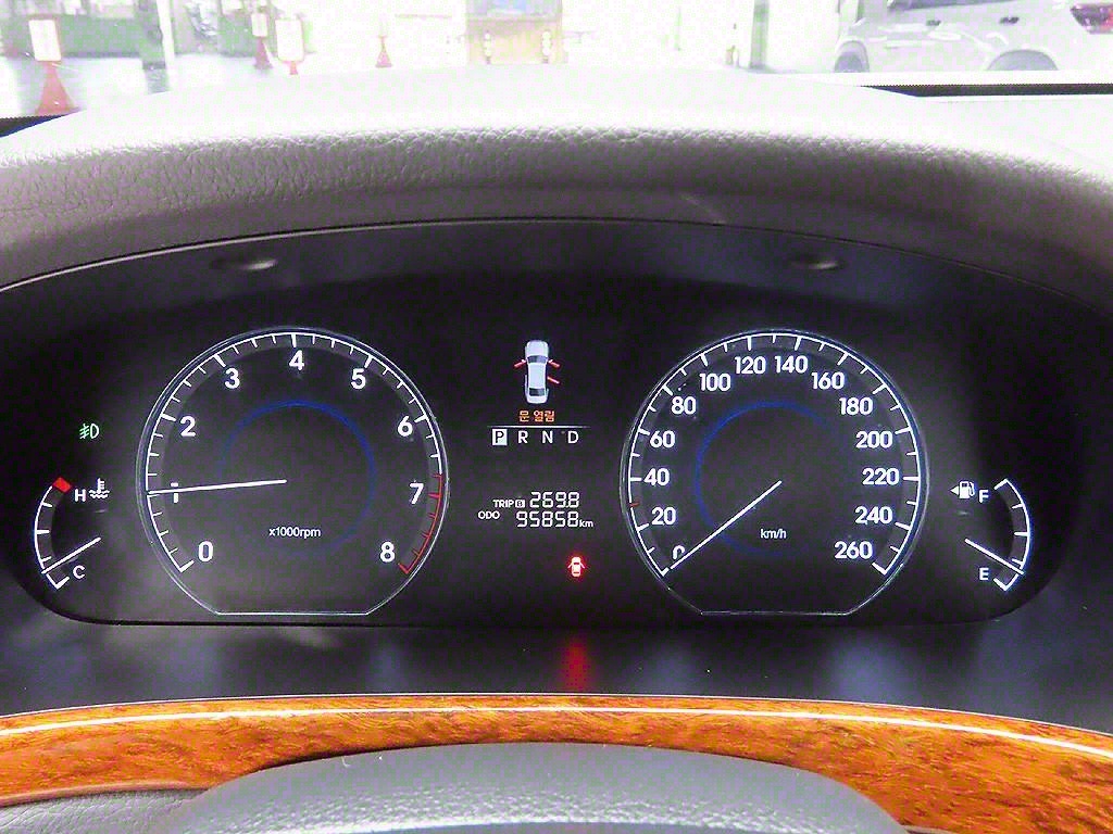 HYUNDAI Equus - Vista 11