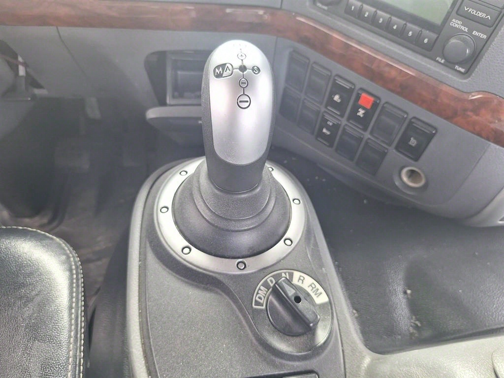 medium and large cargo tractor 2011 Blanco - Importación desde Corea - HF Imports Iquique - Foto 16