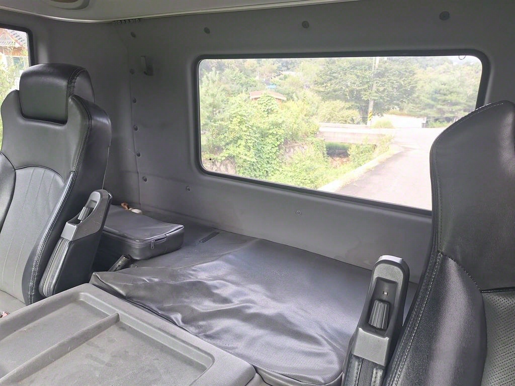 medium and large cargo tractor 2011 Blanco - Importación desde Corea - HF Imports Iquique - Foto 15