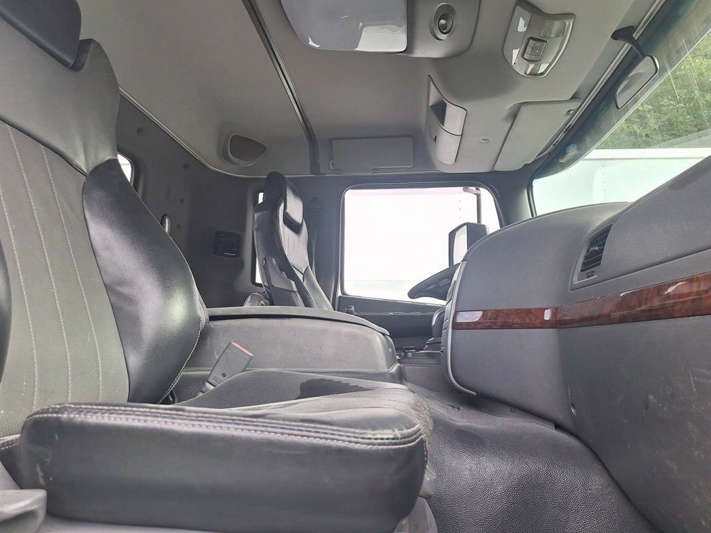 medium and large cargo tractor - Vista 10