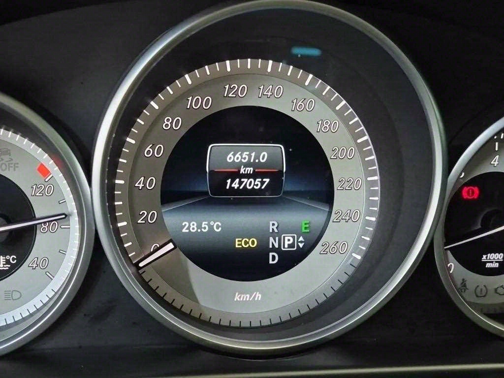 Mercedes Benz E class - Vista 6