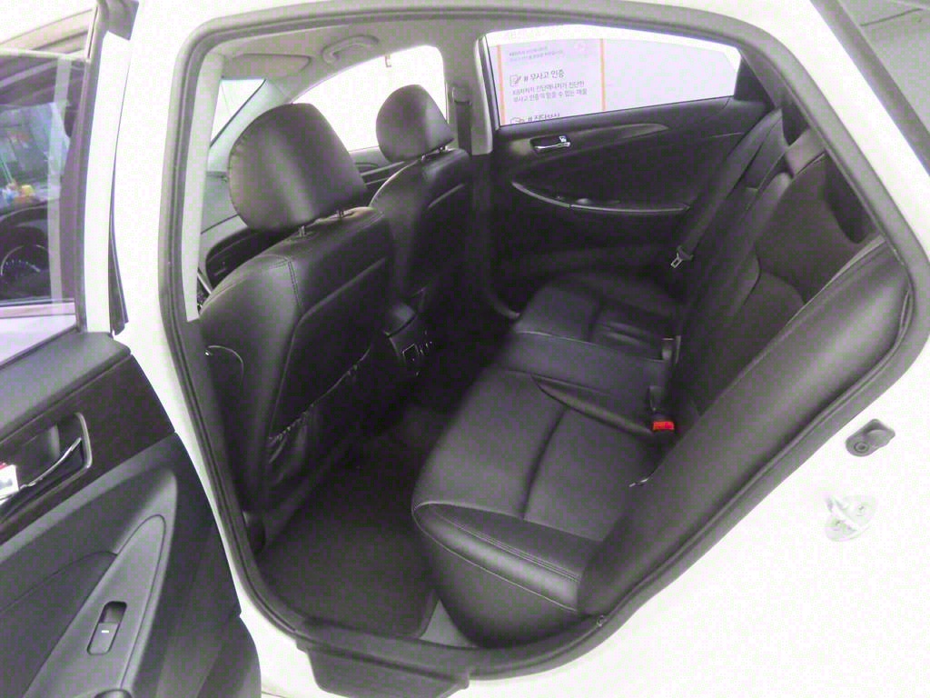 HYUNDAI Sonata - Vista 6