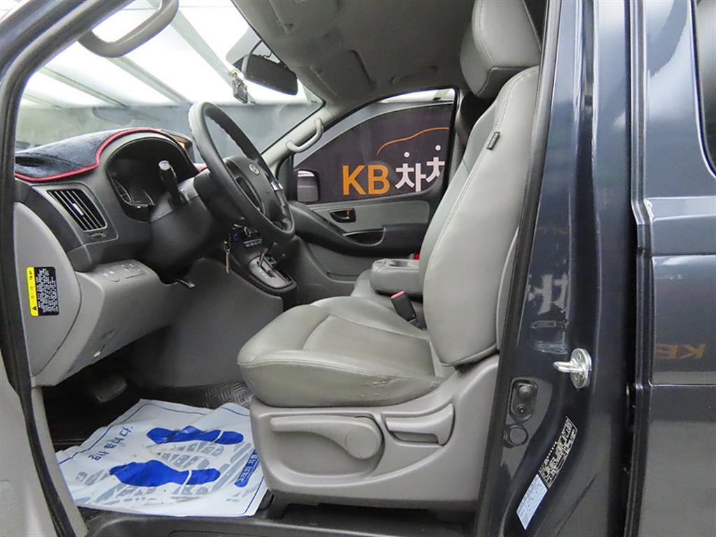 HYUNDAI Starex - Vista 5