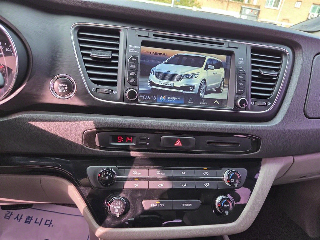 KIA Carnival - Vista 11