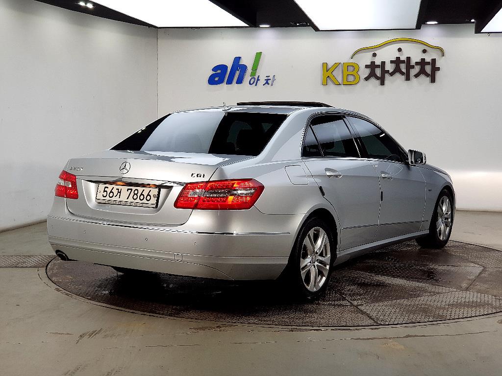 Mercedes Benz E class - Vista 4