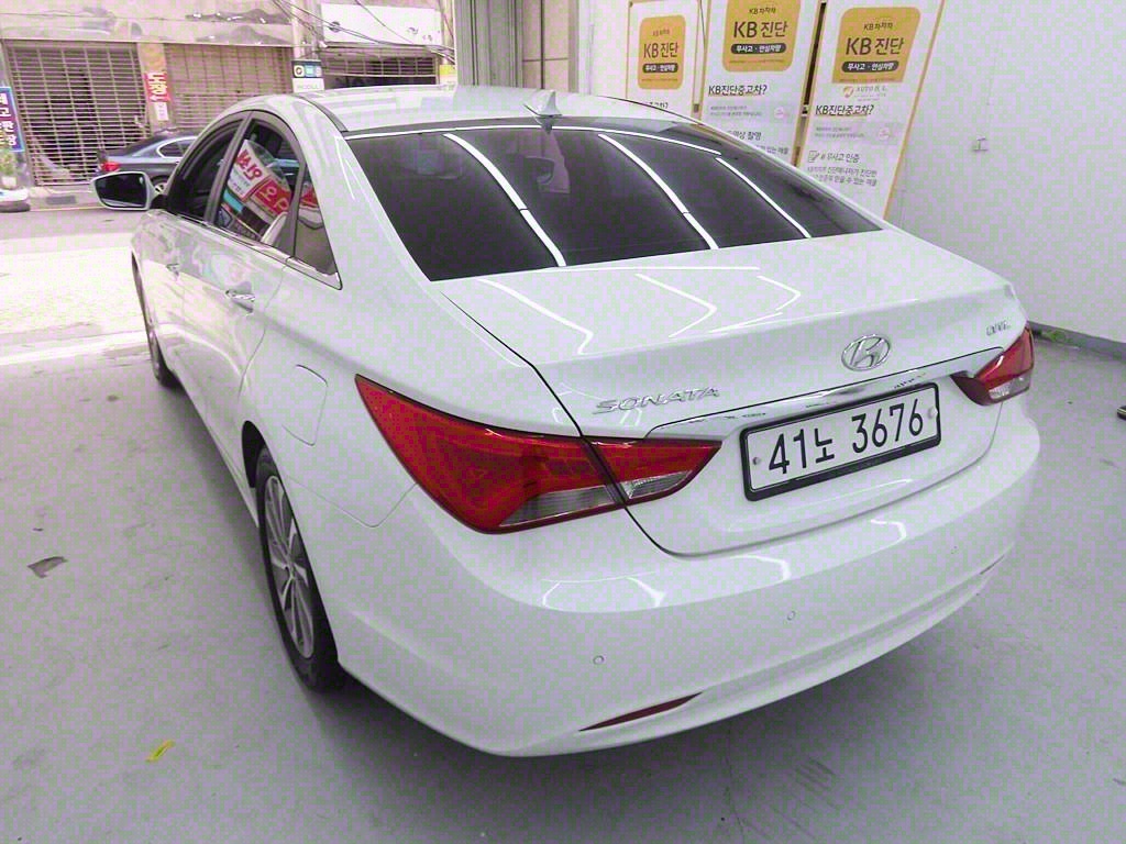 HYUNDAI Sonata - Vista 4