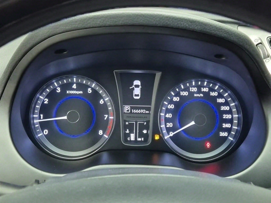 HYUNDAI Grandeur - Vista 5