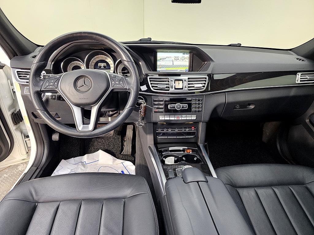 Mercedes Benz E class - Vista 5