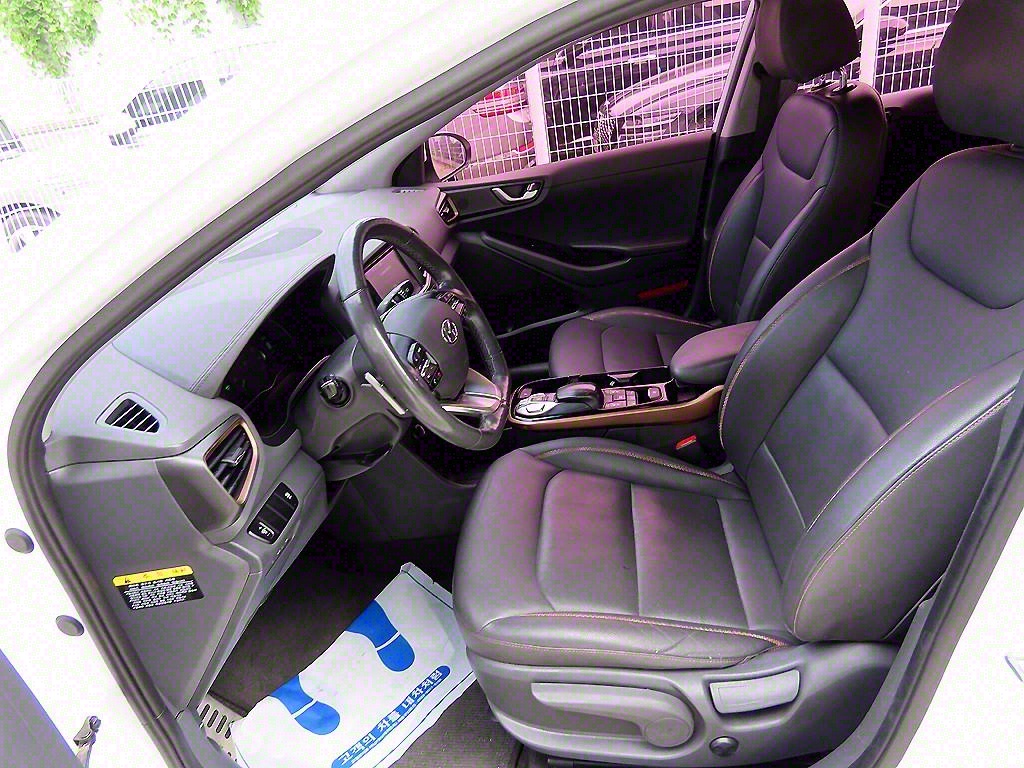 HYUNDAI Ioniq - Vista 5