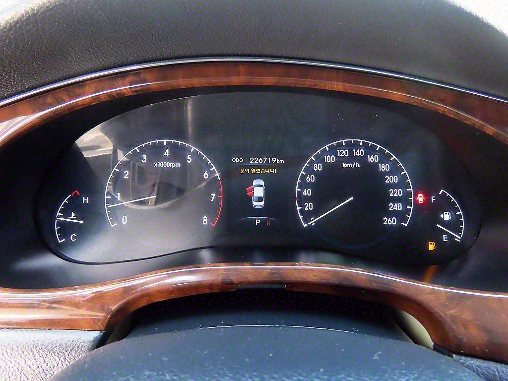 HYUNDAI Genesis - Vista 9