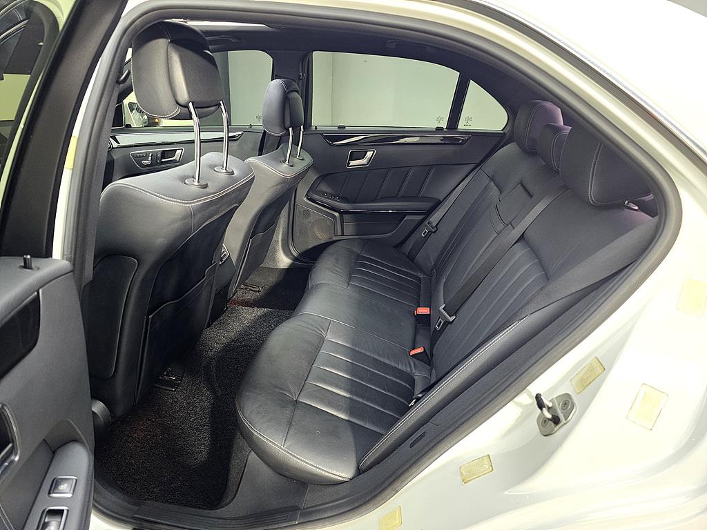 Mercedes Benz E class - Vista 9