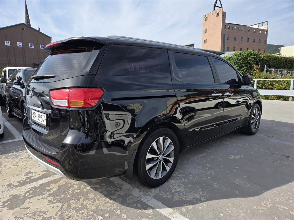KIA Carnival - Vista 4