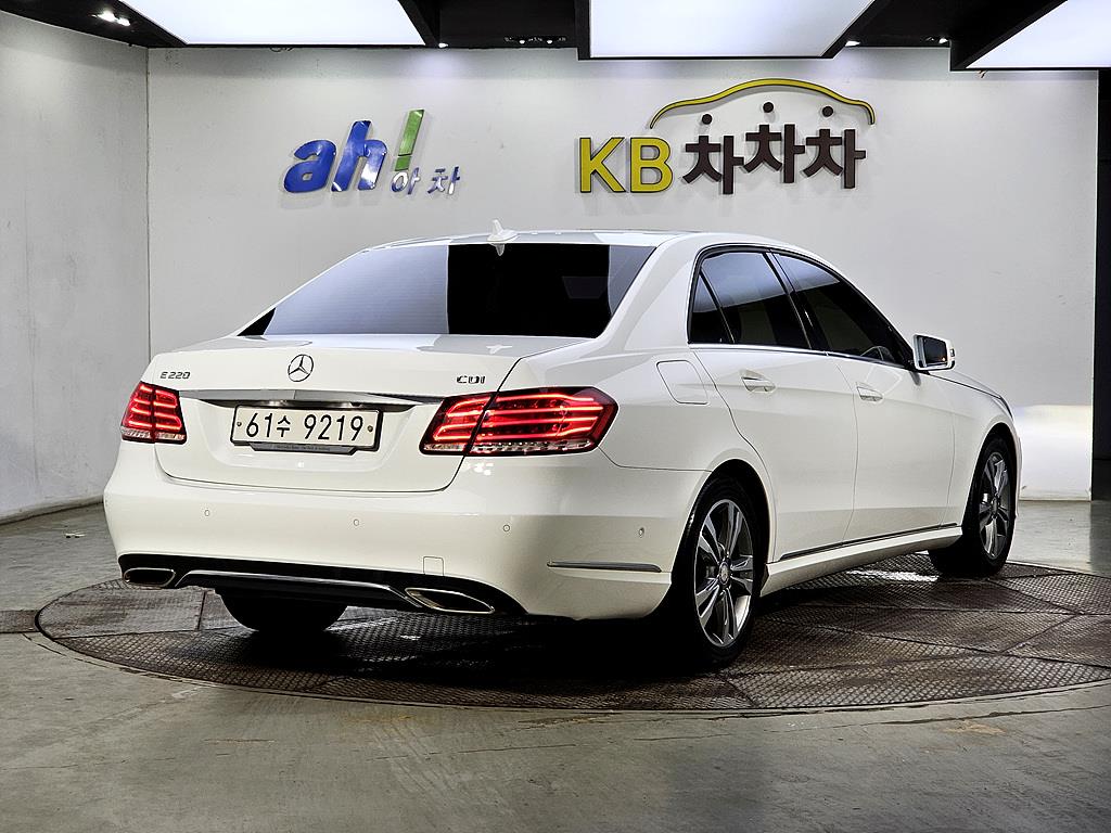 Mercedes Benz E class - Vista 4