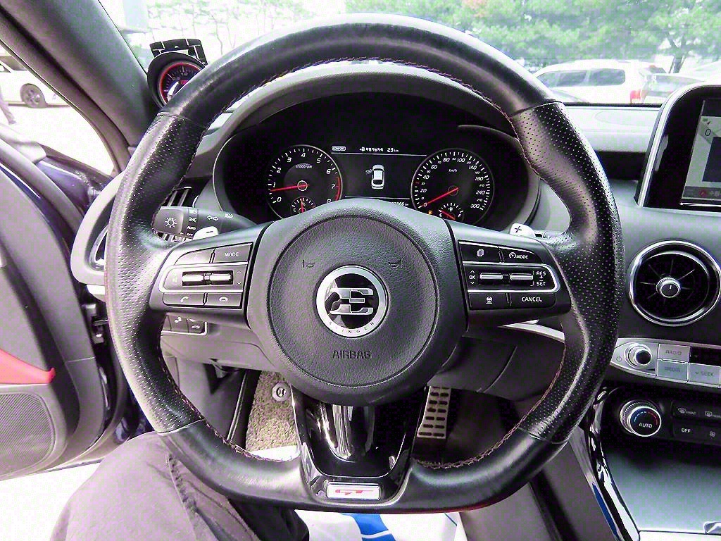 KIA Stinger - Vista 8