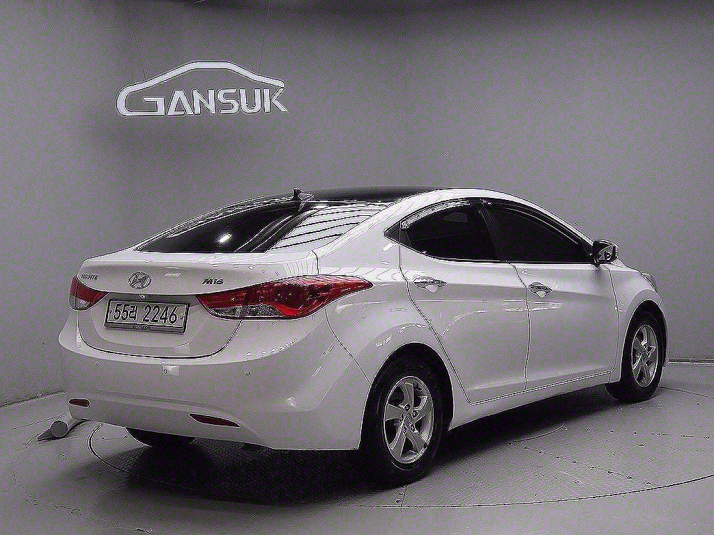 HYUNDAI Avante - Vista 7