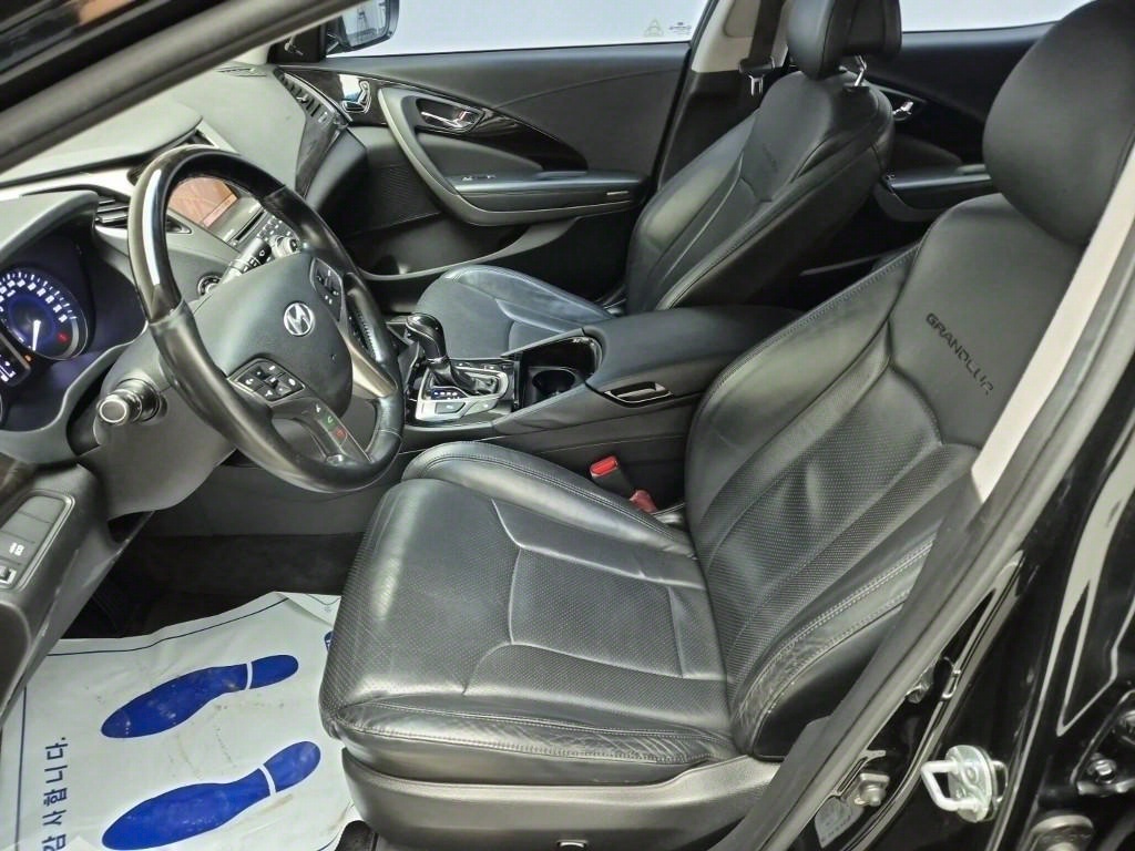 HYUNDAI Grandeur 2011 Negro - Importación desde Corea - HF Imports Iquique - Foto 13