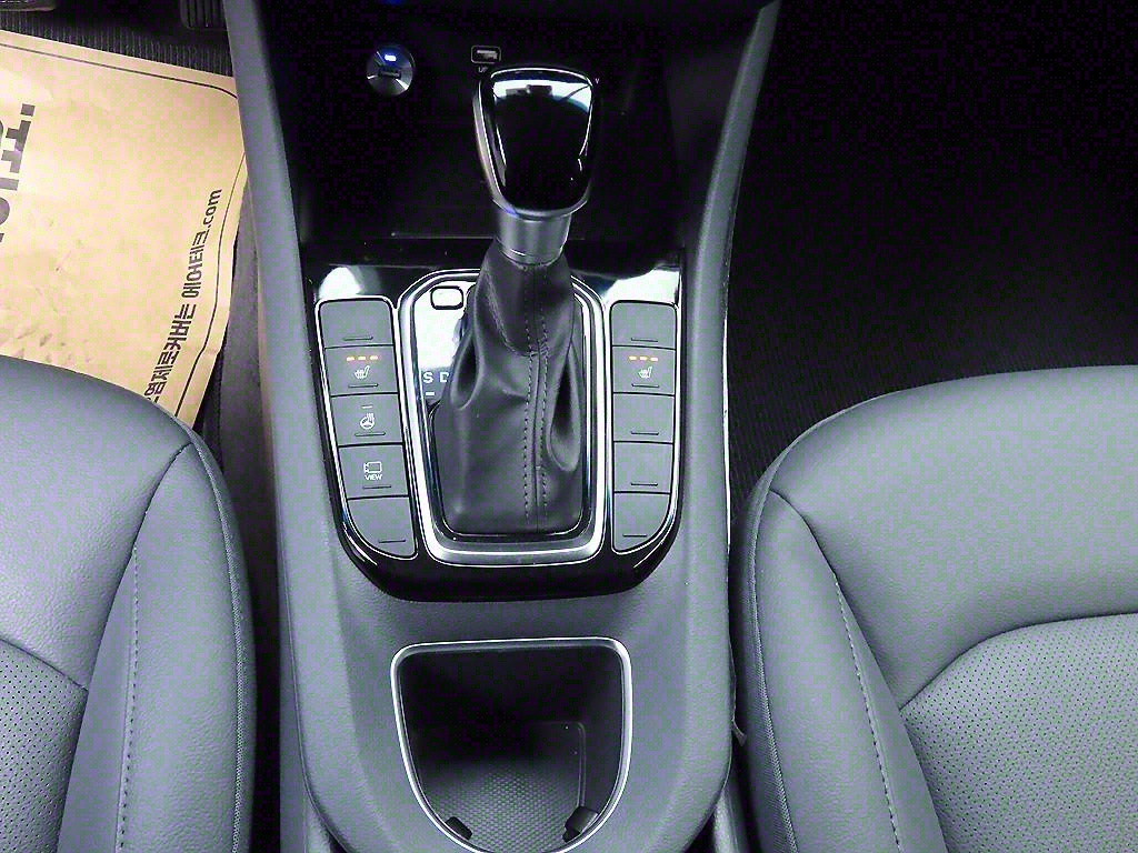 HYUNDAI Ioniq - Vista 10