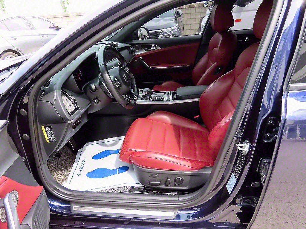 KIA Stinger - Vista 5