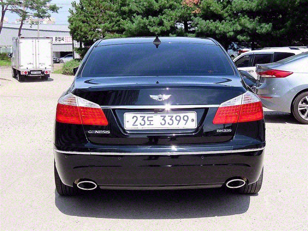 HYUNDAI Genesis - Vista 4