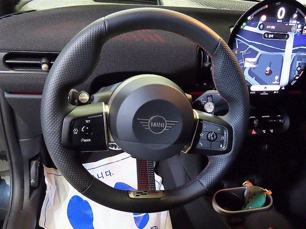 Mini Cooper Convertible 2025 Negro - Importación desde Corea - HF Imports Iquique - Foto 13