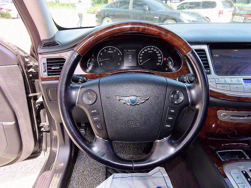 HYUNDAI Genesis - Vista 8