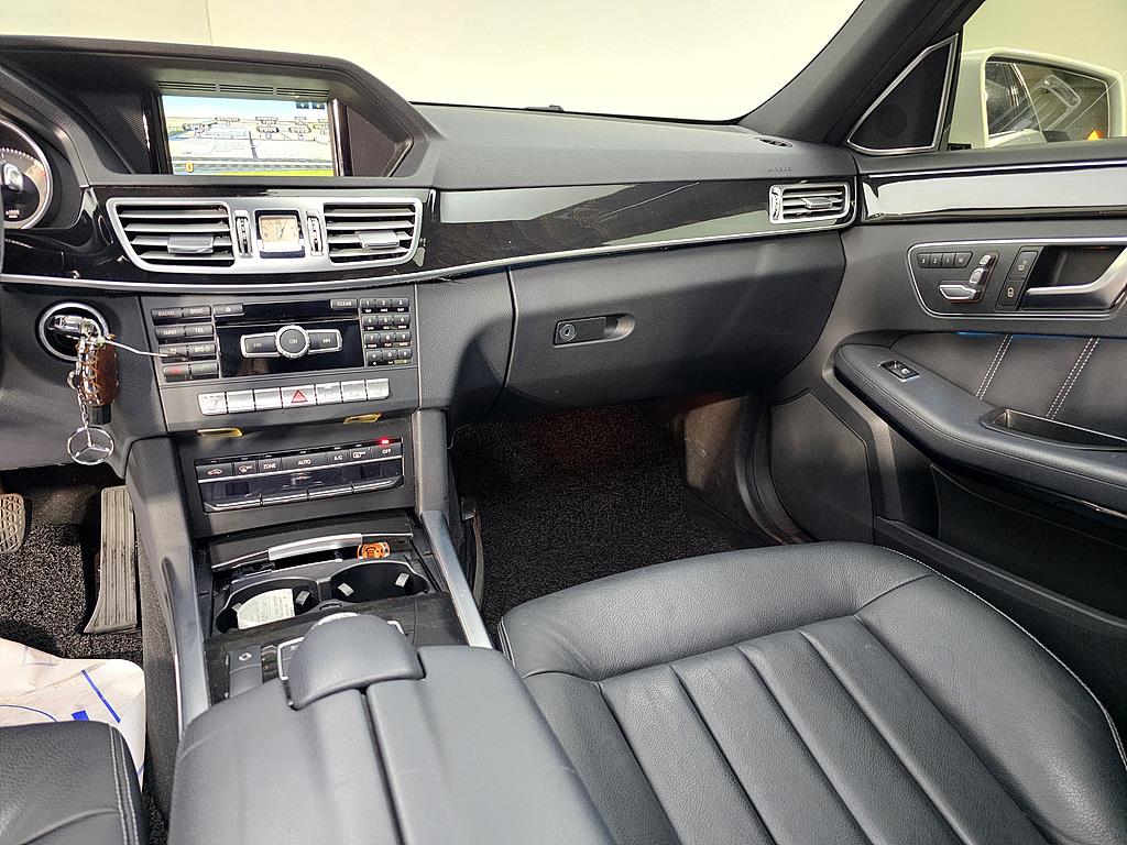 Mercedes Benz E class - Vista 10