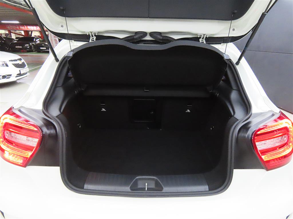 Mercedes Benz A Class 2015 Blanco - Importación desde Corea - HF Imports Iquique - Foto 18