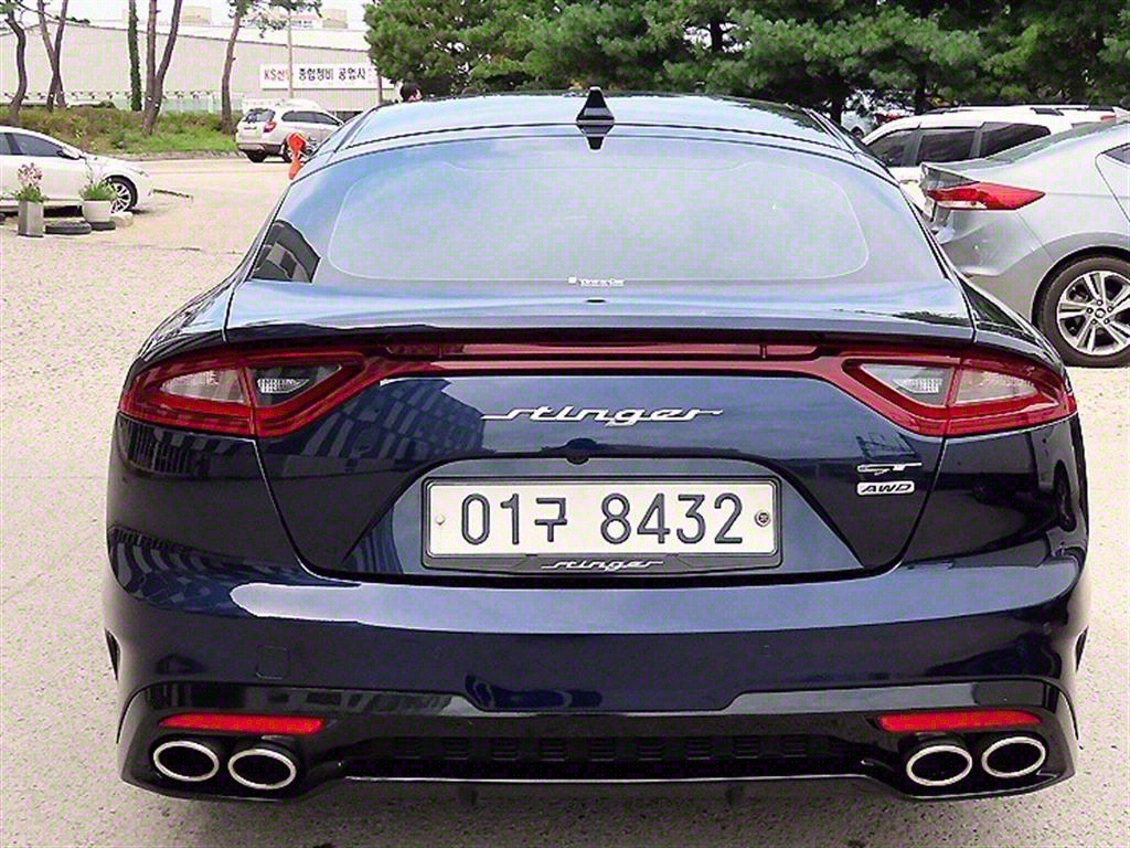KIA Stinger - Vista 4