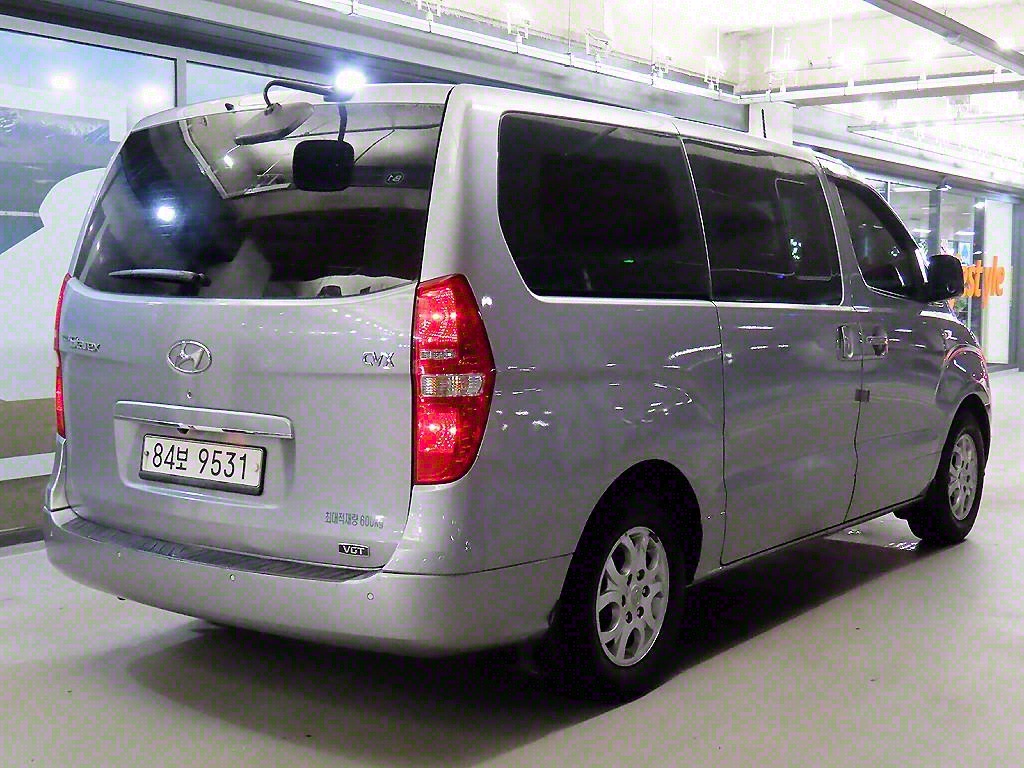 HYUNDAI Starex - Vista 4