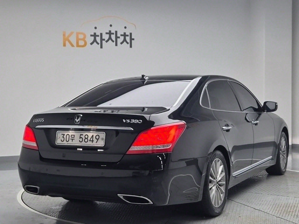 HYUNDAI Equus - Vista 4