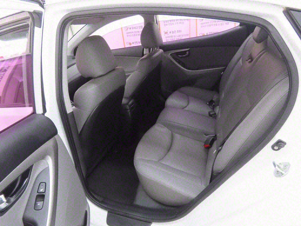 HYUNDAI Avante - Vista 6